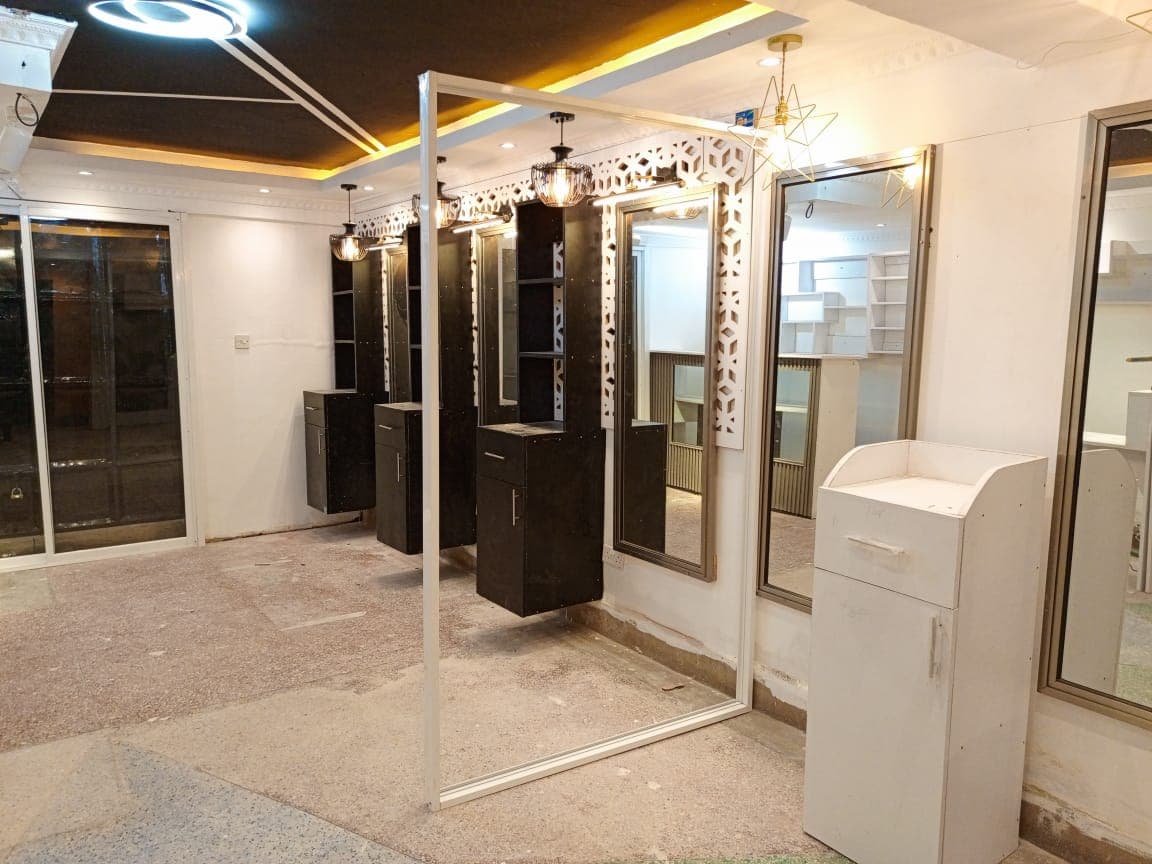 Salon in Pipeline - View 10