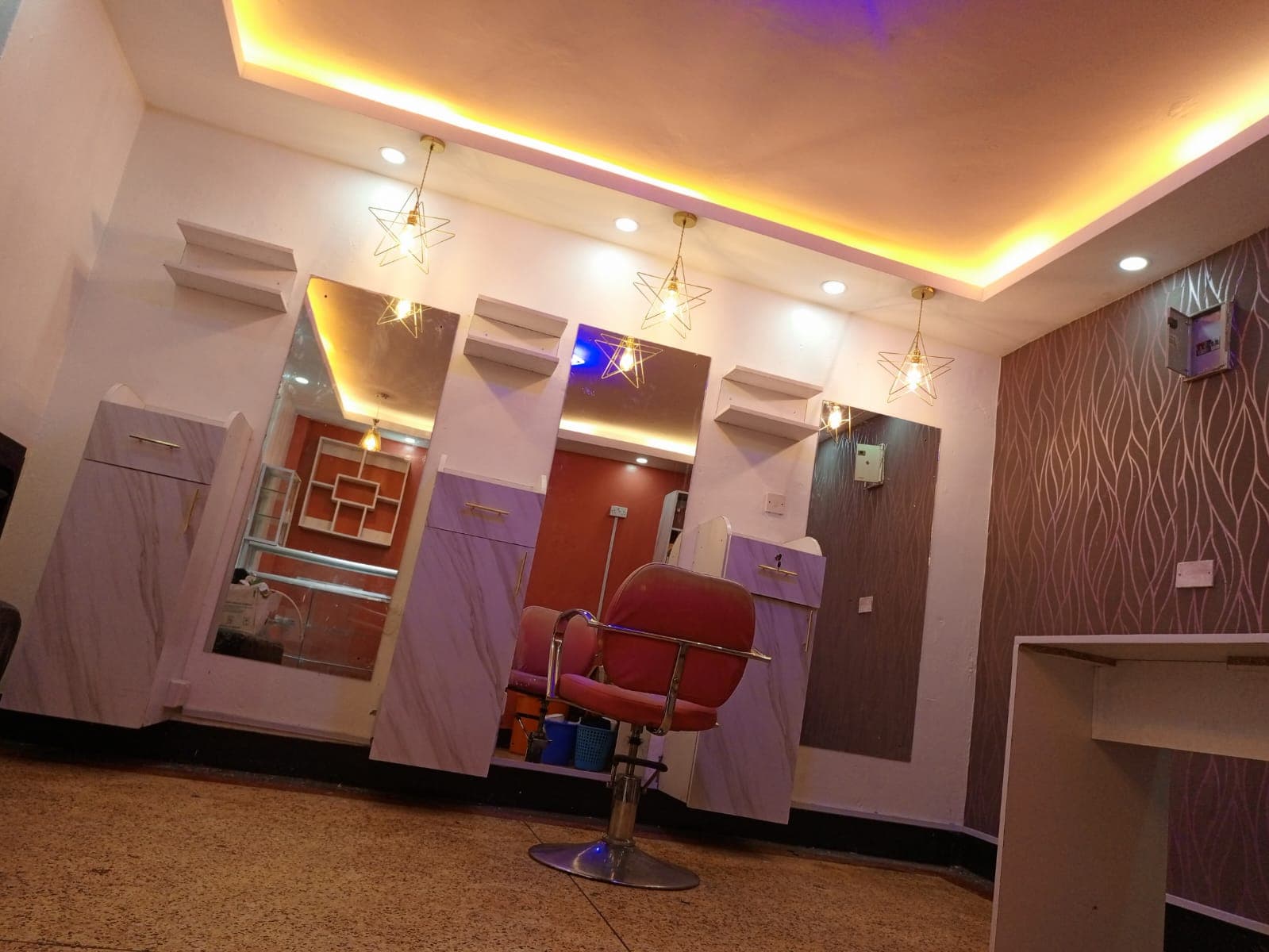 Salon in Pipeline - View 6