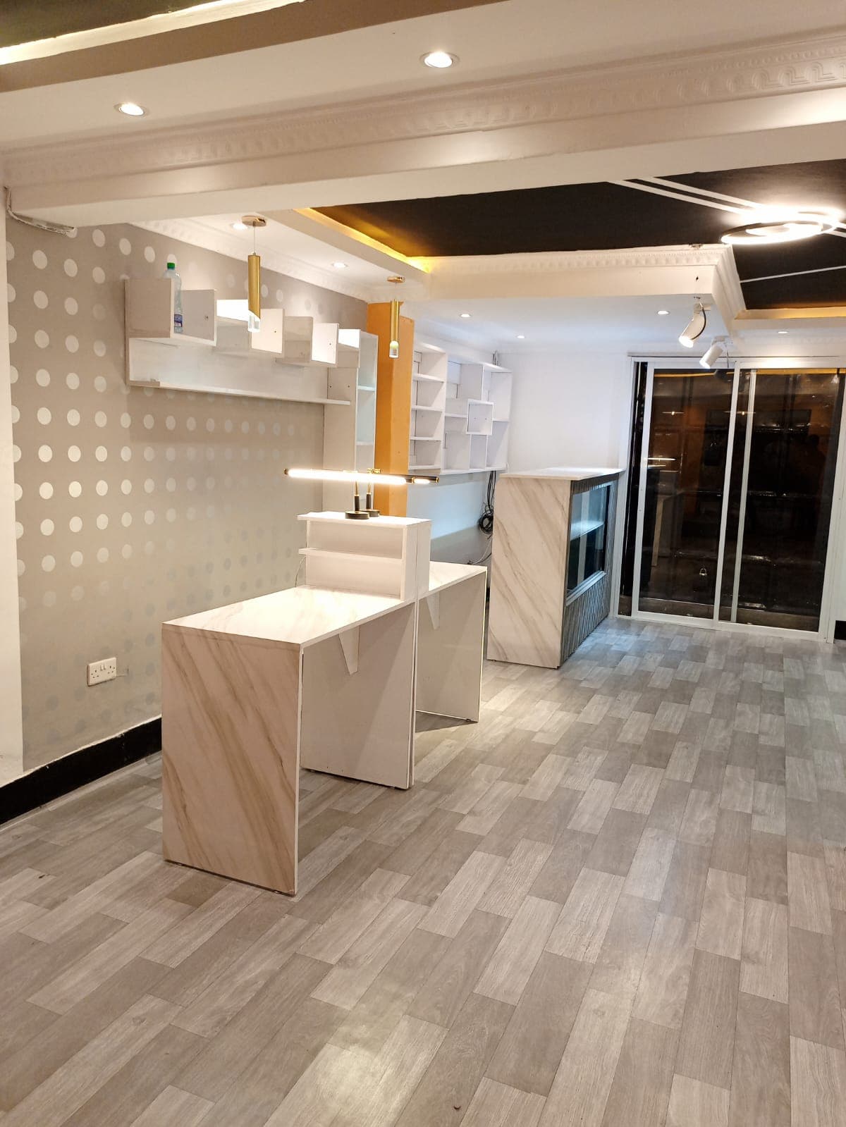 Salon in Pipeline - View 7