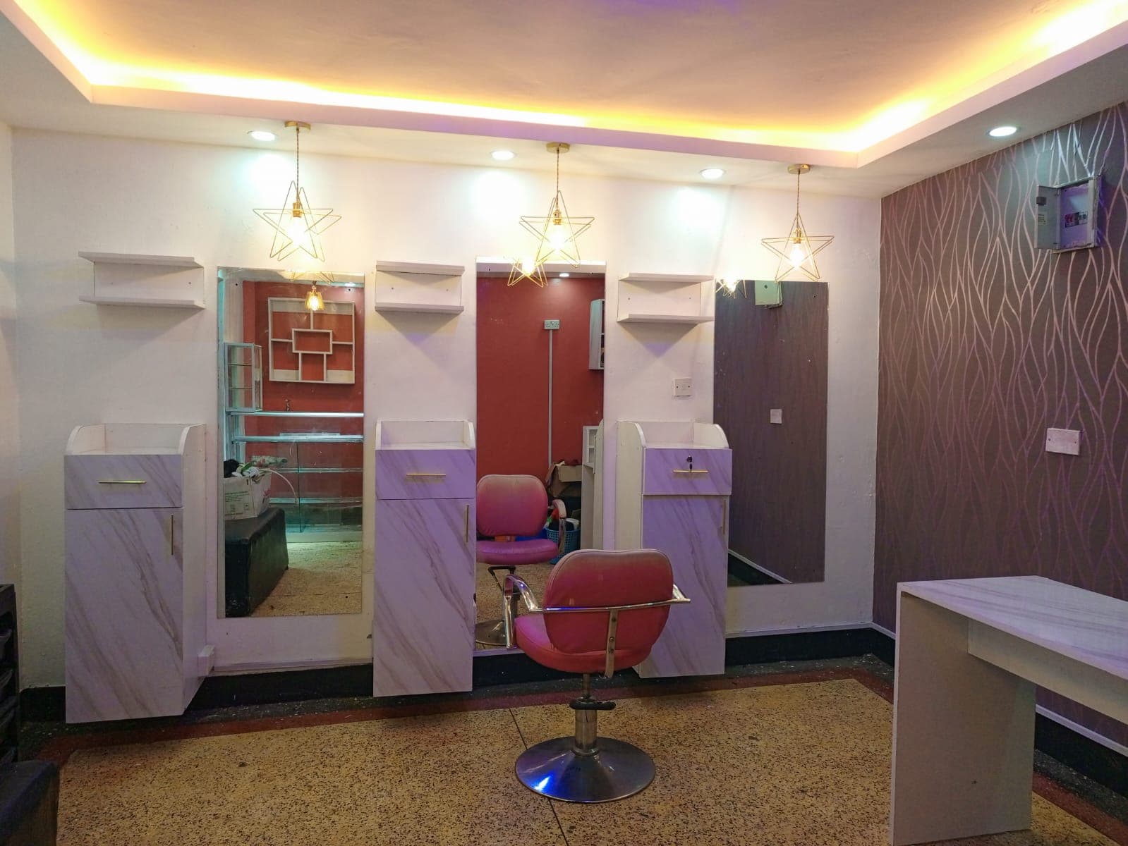 Salon in Pipeline - View 8