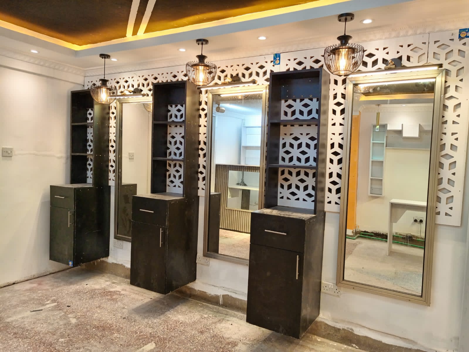 Salon in Pipeline - View 9